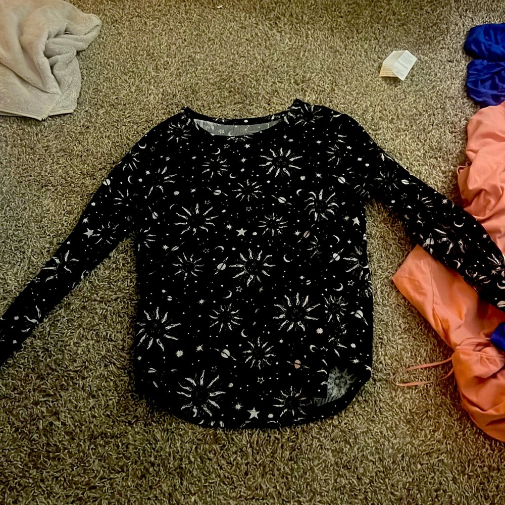 Long sleeve Black and white Tshirt